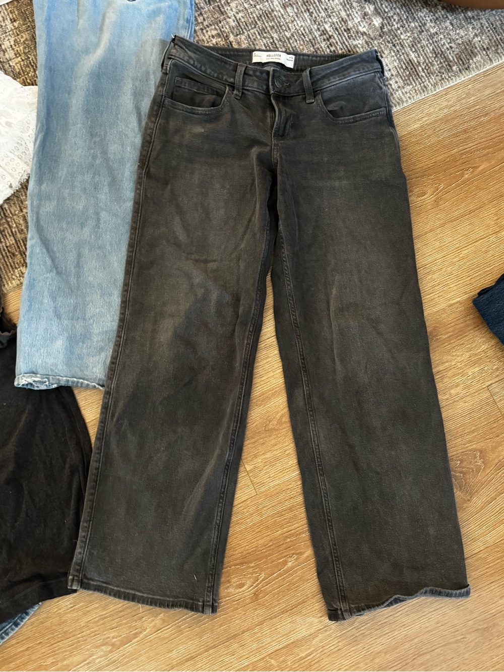 Hollister Low Rise Baggy Charcoal Jeans 2R  w26